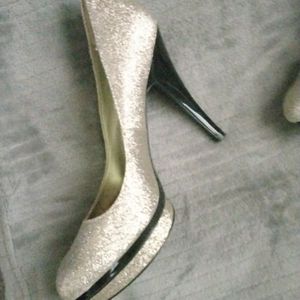 Sparkling stilettos by Carlos Santana size 7